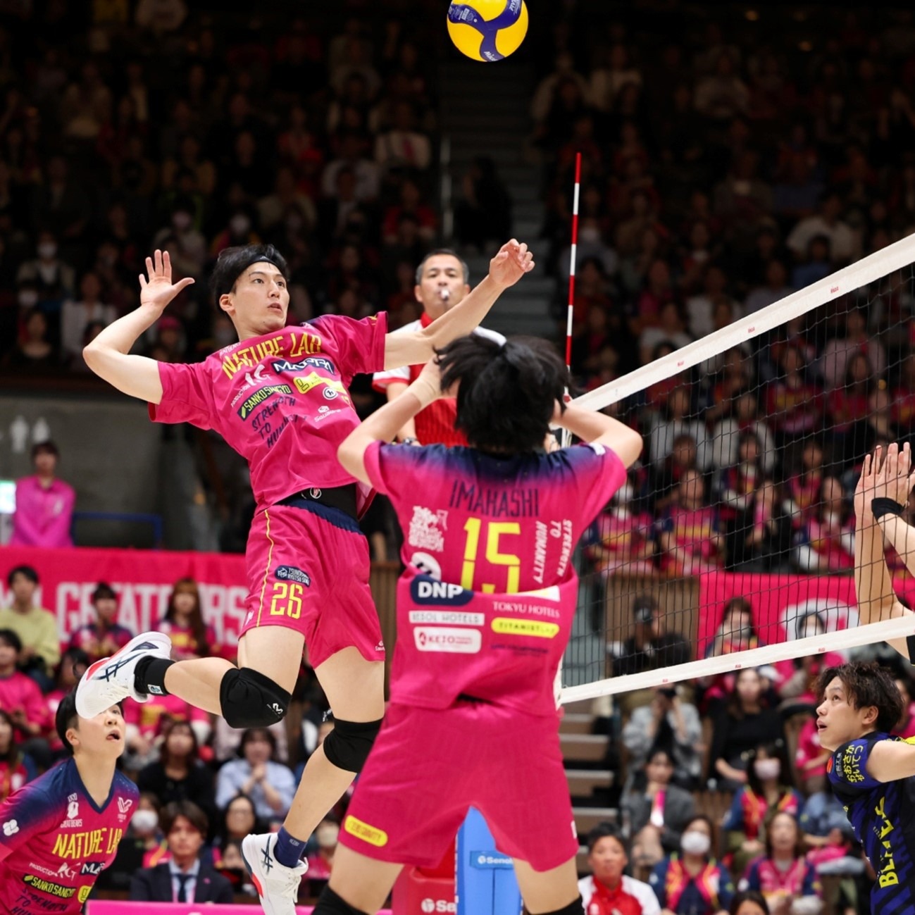 《英勇之地》手游全平台预约突破500万！今日开启预下载